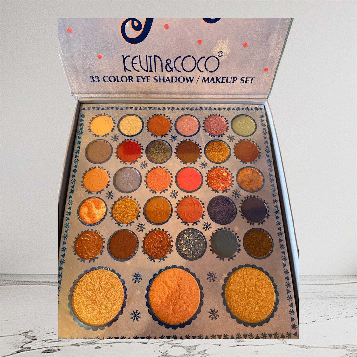 KEVIN & COCO 33 COLOR EYESHADOW/MAKEUP SET