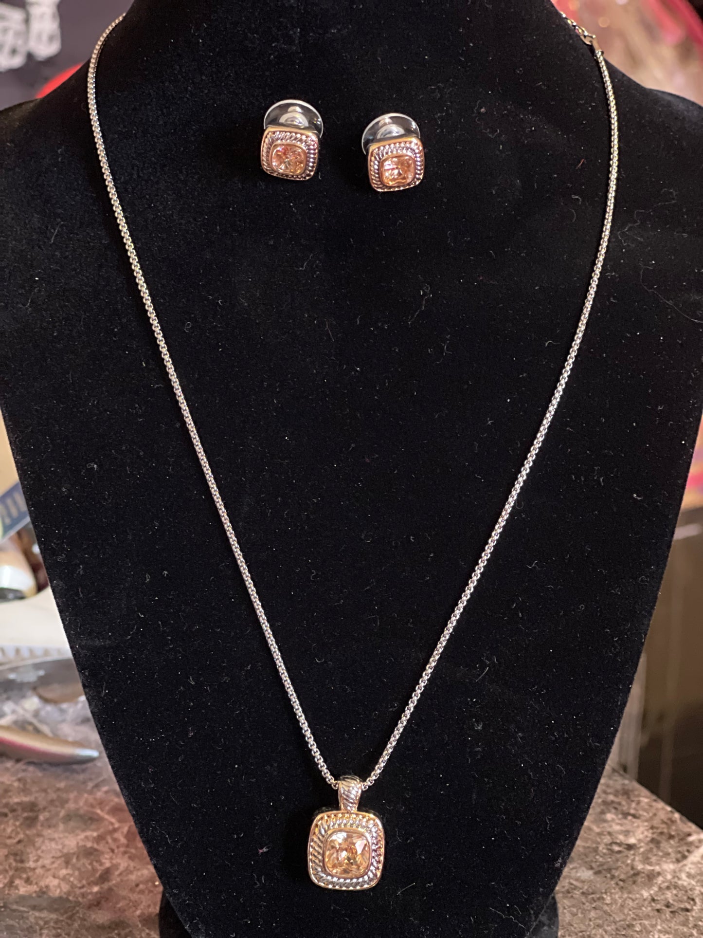 Pendant with chain with earrings