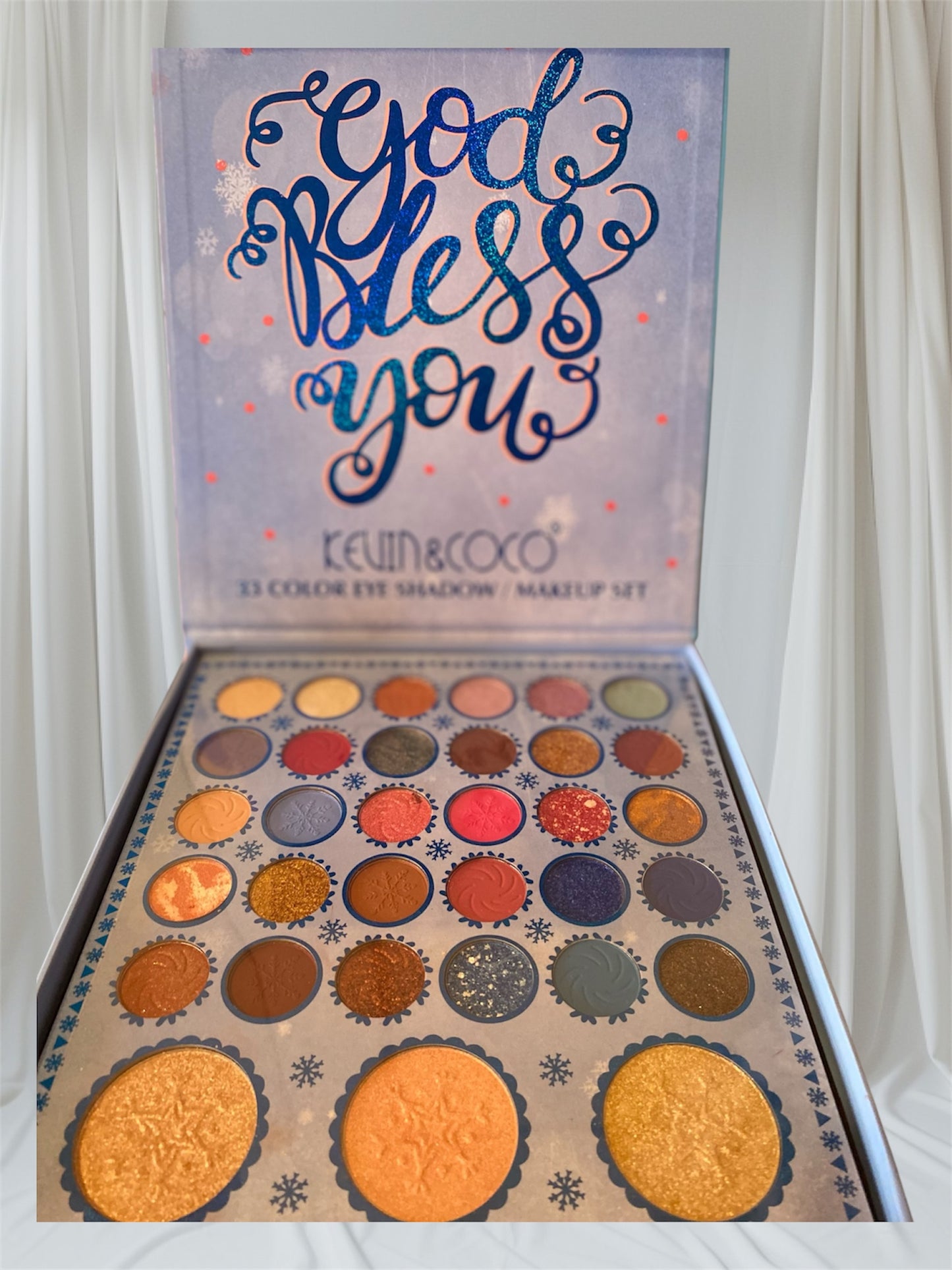 KEVIN & COCO 33 COLOR EYESHADOW/MAKEUP SET