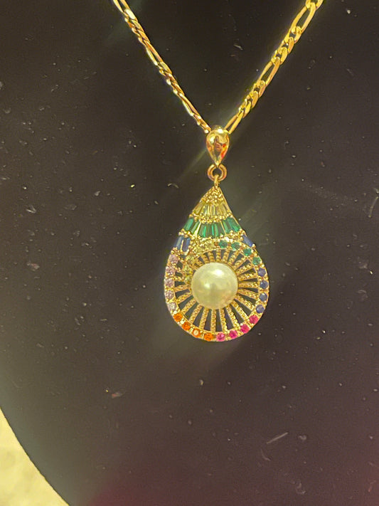 Elegant chain with pendant