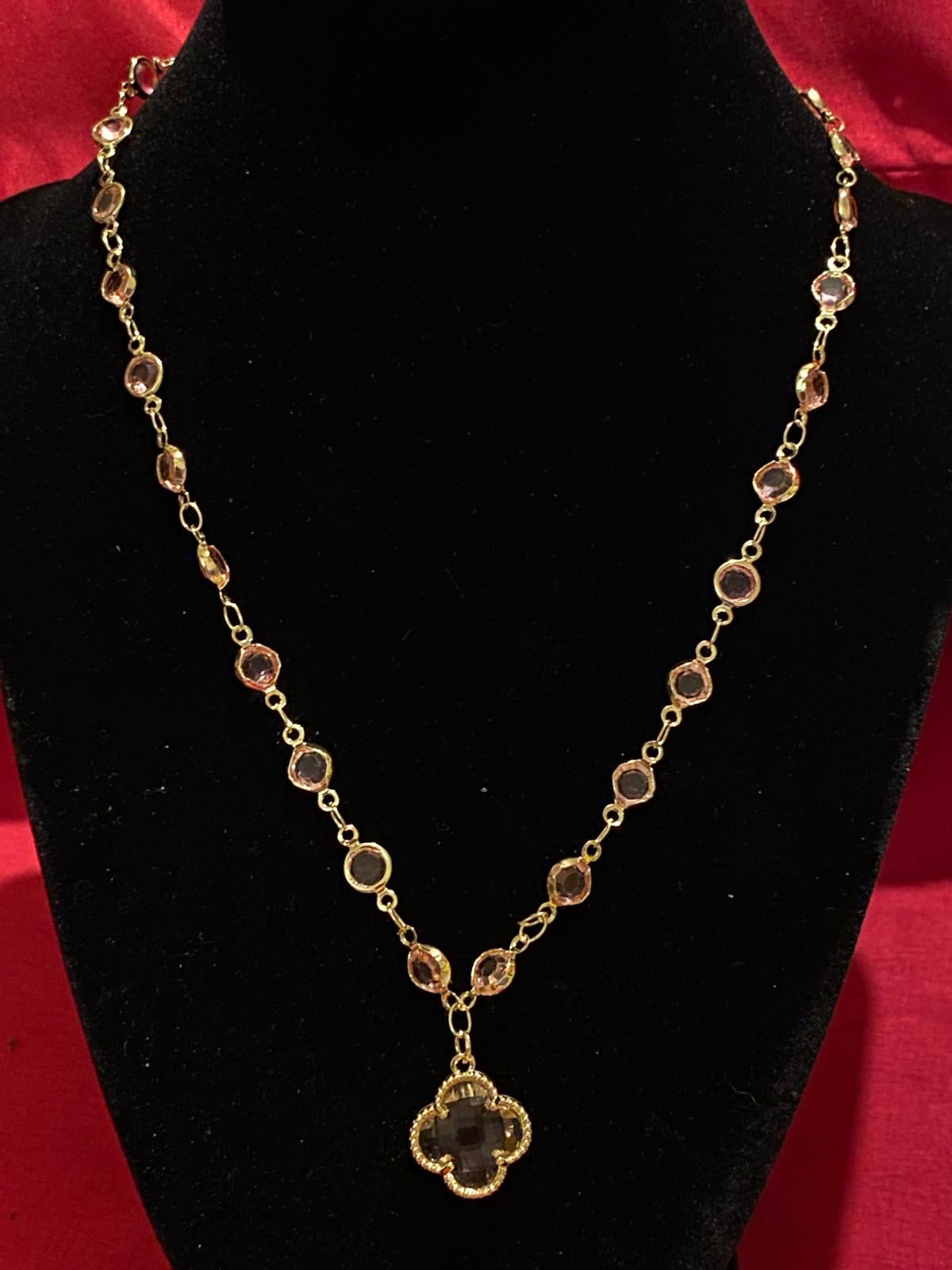 Chain with clover pendant