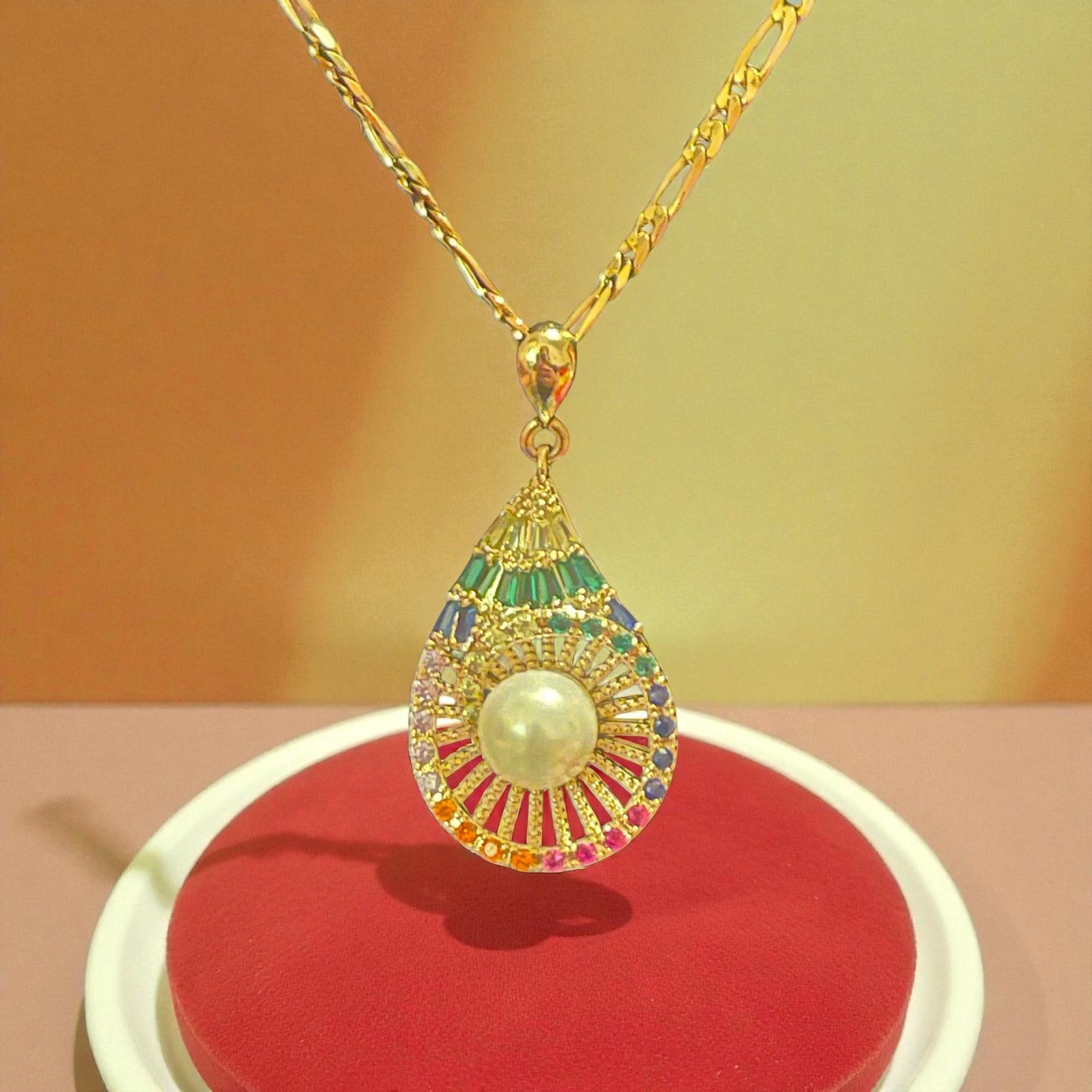 Elegant chain with pendant